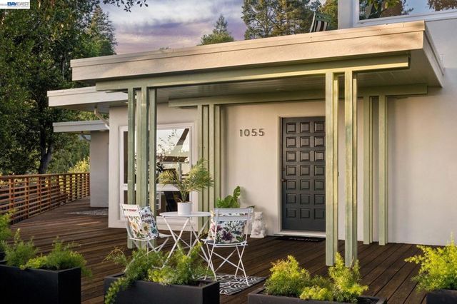 1055 STERLING AVENUE, Berkeley, CA 94708