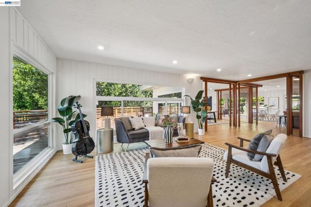1055 STERLING AVENUE, Berkeley, CA 94708