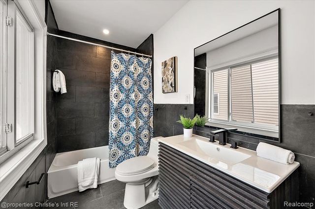 17155 Wisconsin Street, Detroit, MI 48221