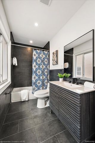 17155 Wisconsin Street, Detroit, MI 48221