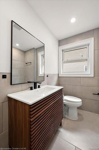 17155 Wisconsin Street, Detroit, MI 48221