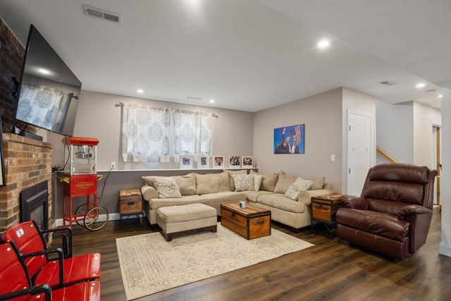 44 Pearl St, Woburn, MA 01801