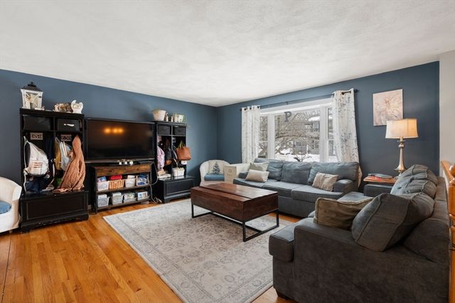 44 Pearl St, Woburn, MA 01801