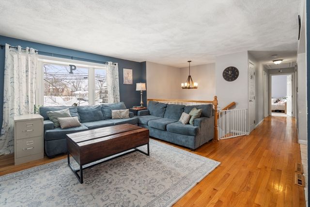 44 Pearl St, Woburn, MA 01801