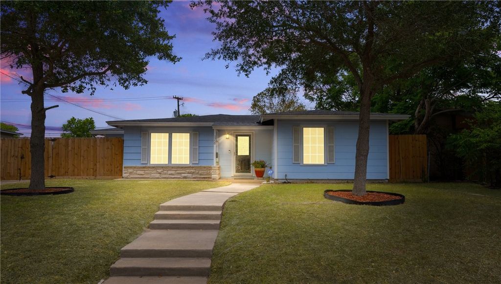 1550 Melbourne Dr, Corpus Christi, TX 78415