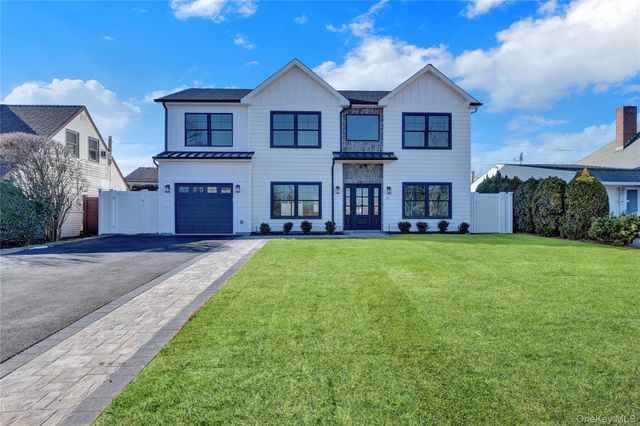 12 Dahlia Lane, Wantagh, NY 11793