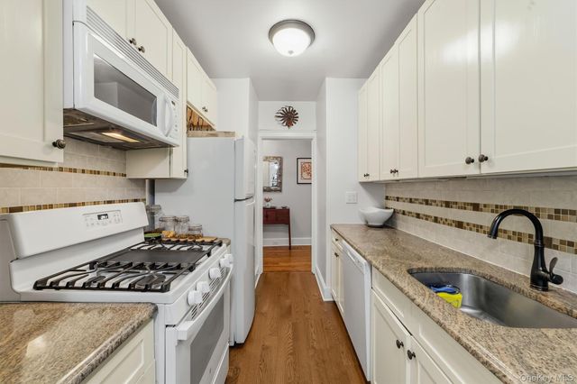 294 Bronxville Road 1F, Bronxville, NY 10708