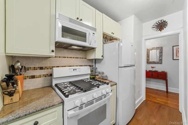 294 Bronxville Road 1F, Bronxville, NY 10708