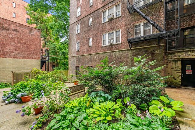 294 Bronxville Road 1F, Bronxville, NY 10708