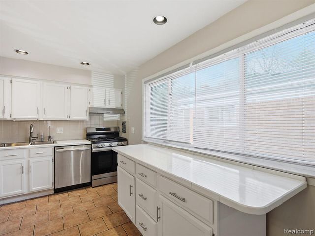 8919 Louise Street, Livonia, MI 48150