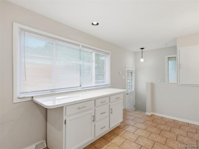 8919 Louise Street, Livonia, MI 48150