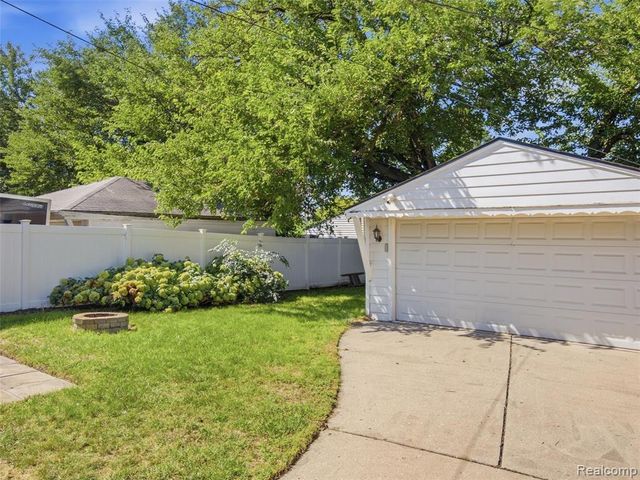 8919 Louise Street, Livonia, MI 48150