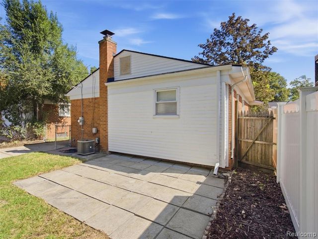 8919 Louise Street, Livonia, MI 48150