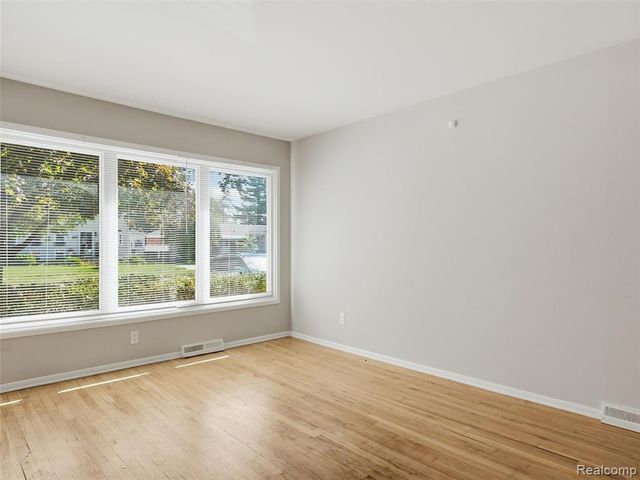 8919 Louise Street, Livonia, MI 48150