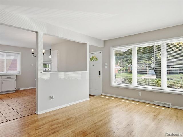 8919 Louise Street, Livonia, MI 48150