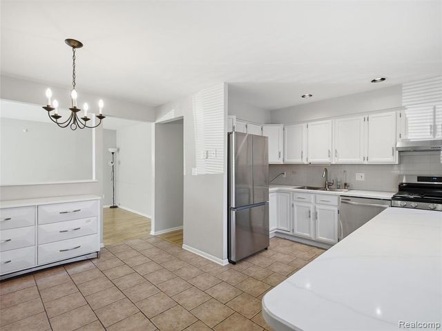 8919 Louise Street, Livonia, MI 48150