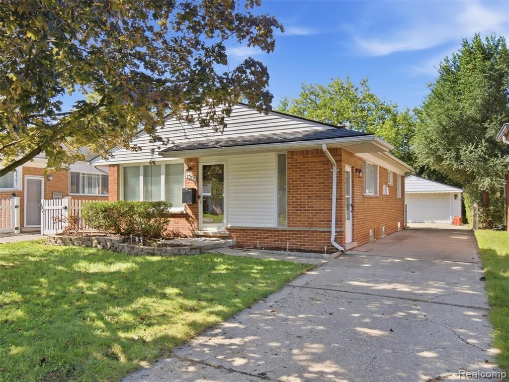 8919 Louise Street, Livonia, MI 48150