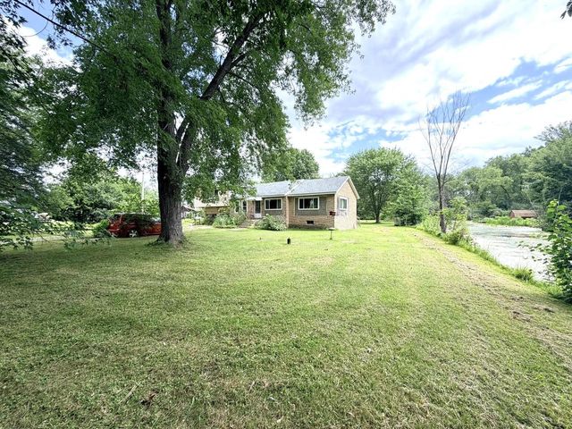 9739 269th AVENUE, Trevor, WI 53179