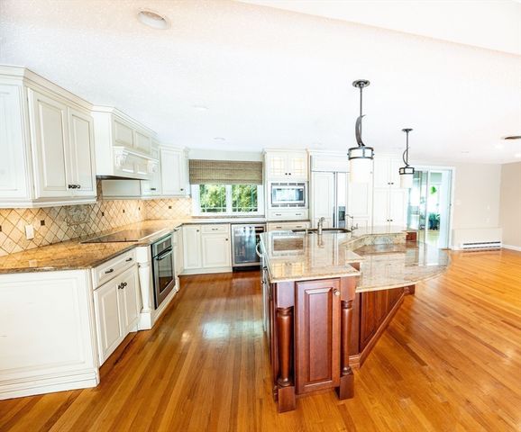 5 Albemarle Rd, Norwood, MA 02062