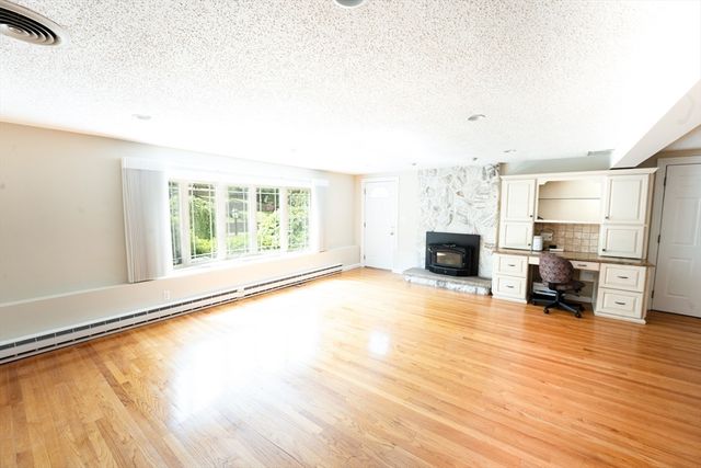 5 Albemarle Rd, Norwood, MA 02062
