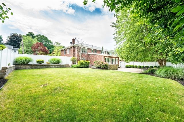 5 Albemarle Rd, Norwood, MA 02062