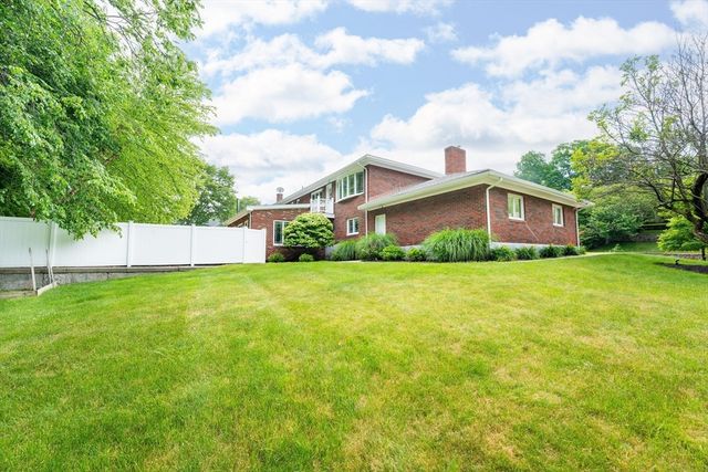 5 Albemarle Rd, Norwood, MA 02062
