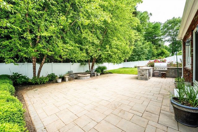 5 Albemarle Rd, Norwood, MA 02062