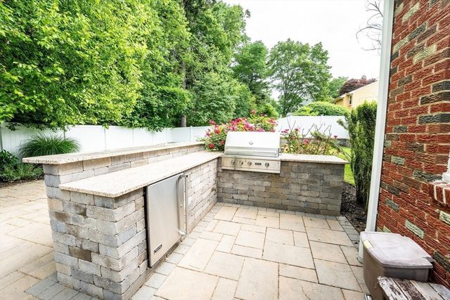 5 Albemarle Rd, Norwood, MA 02062