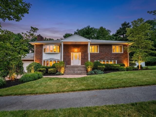 5 Albemarle Rd, Norwood, MA 02062