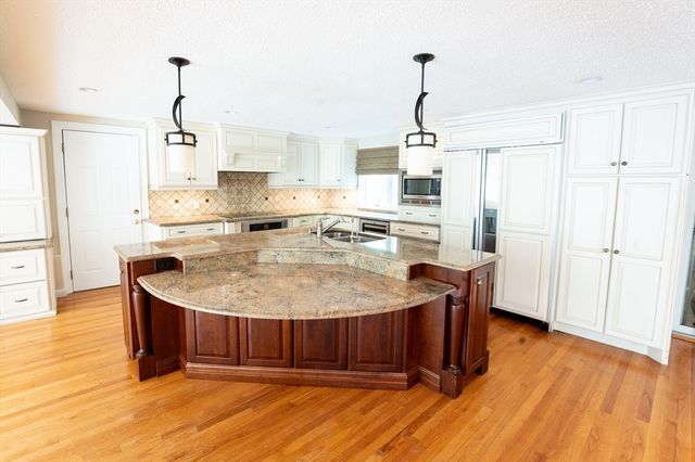 5 Albemarle Rd, Norwood, MA 02062