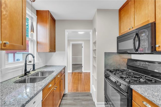 3718 W 116th Street, Cleveland, OH 44111