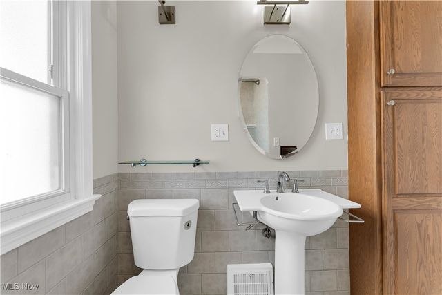 3718 W 116th Street, Cleveland, OH 44111