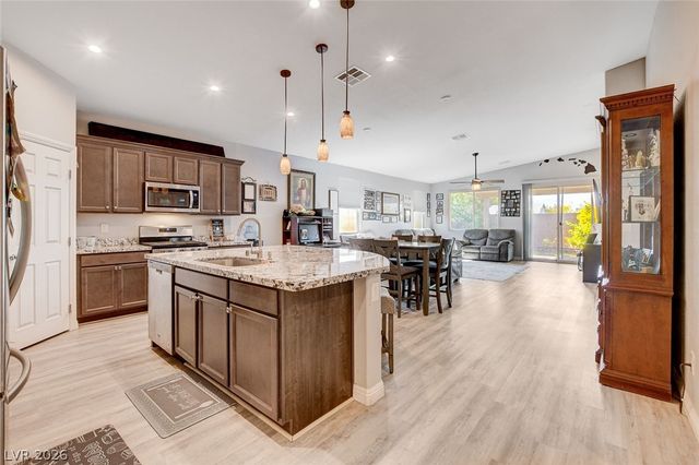 4830 Shady Chestnut Court, Las Vegas, NV 89131