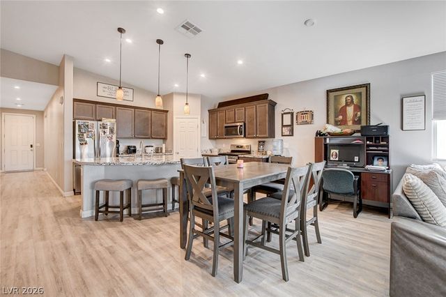 4830 Shady Chestnut Court, Las Vegas, NV 89131
