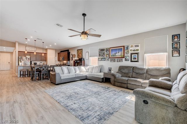 4830 Shady Chestnut Court, Las Vegas, NV 89131