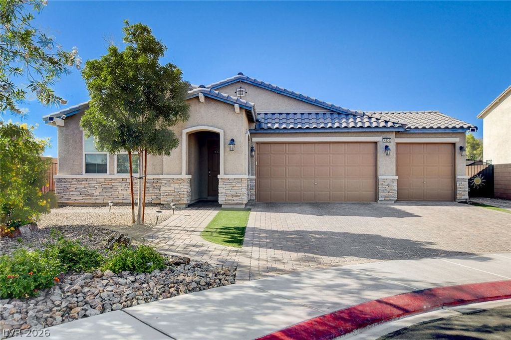 4830 Shady Chestnut Court, Las Vegas, NV 89131