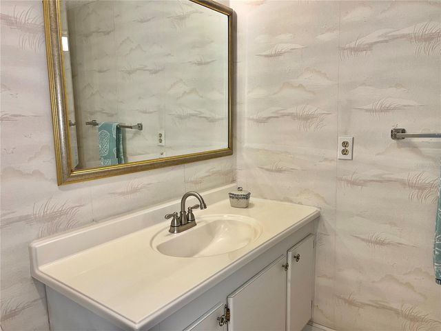 519 ALBEE FARM ROAD 210, Venice, FL 34285