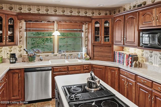 6319 Limewood Cir, Louisville, KY 40222