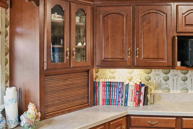 6319 Limewood Cir, Louisville, KY 40222