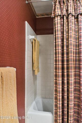 6319 Limewood Cir, Louisville, KY 40222