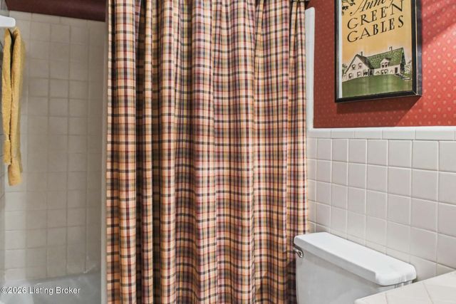 6319 Limewood Cir, Louisville, KY 40222