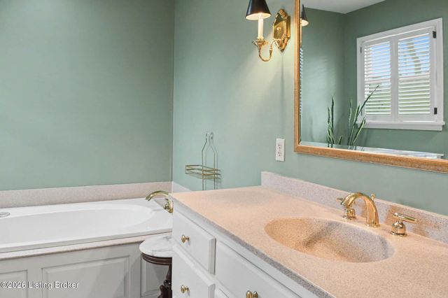 6319 Limewood Cir, Louisville, KY 40222