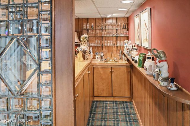 6319 Limewood Cir, Louisville, KY 40222