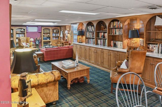 6319 Limewood Cir, Louisville, KY 40222