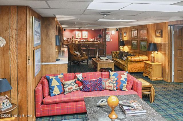 6319 Limewood Cir, Louisville, KY 40222