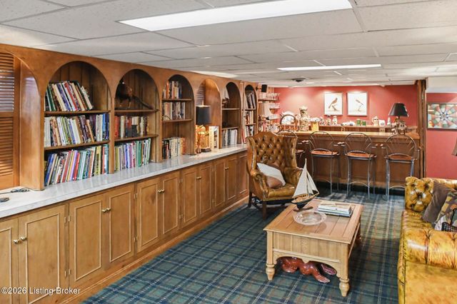 6319 Limewood Cir, Louisville, KY 40222