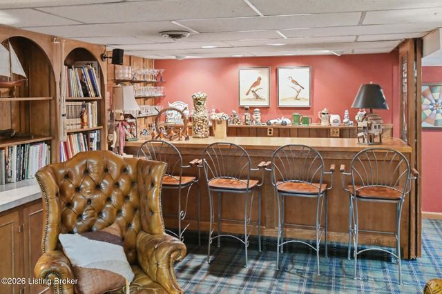 6319 Limewood Cir, Louisville, KY 40222