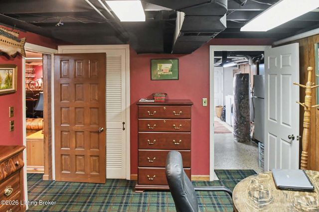 6319 Limewood Cir, Louisville, KY 40222