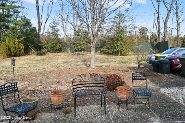 6319 Limewood Cir, Louisville, KY 40222