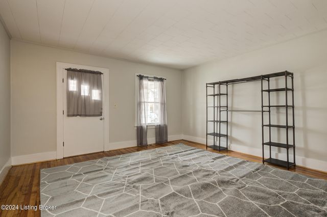 2123 Bradley Ave, Louisville, KY 40217
